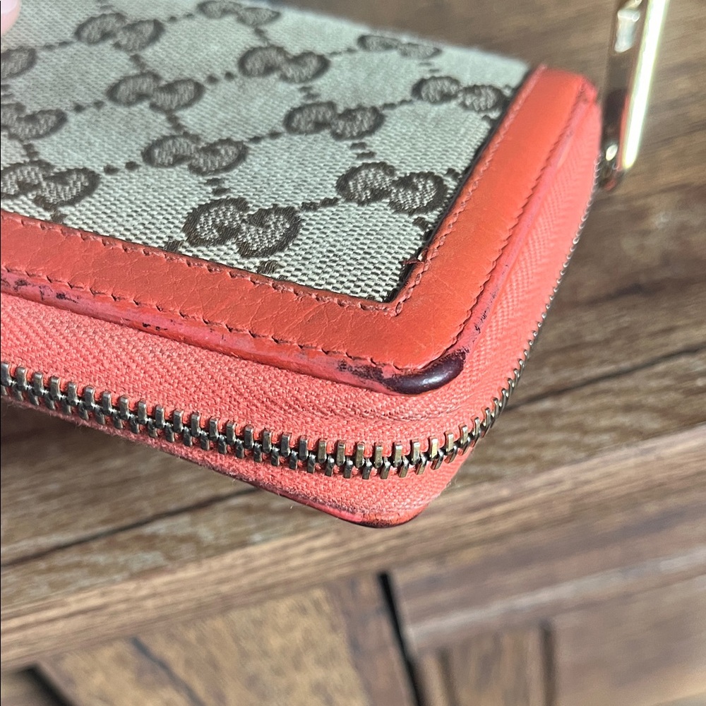 Gucci Beige and Orange Monogram Zip Wallet - Picture 11 of 12